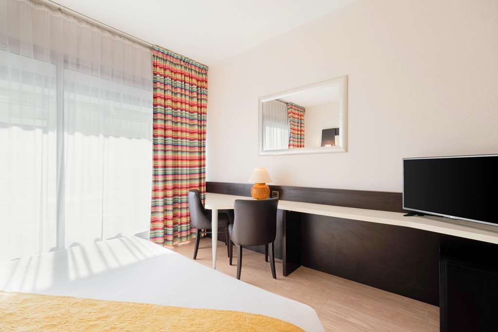 The Originals City, Hotel Galaxie, Nice Aeroport Saint-Laurent-du-Var Bilik gambar